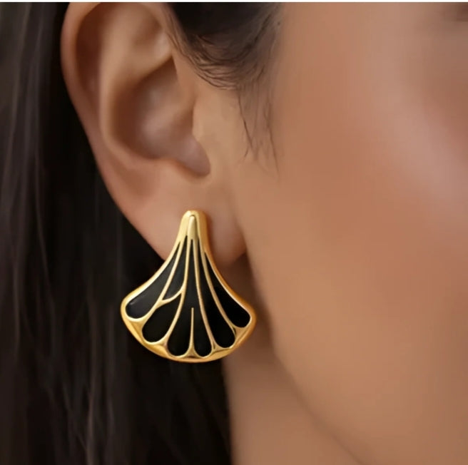 Black Shell Earrings